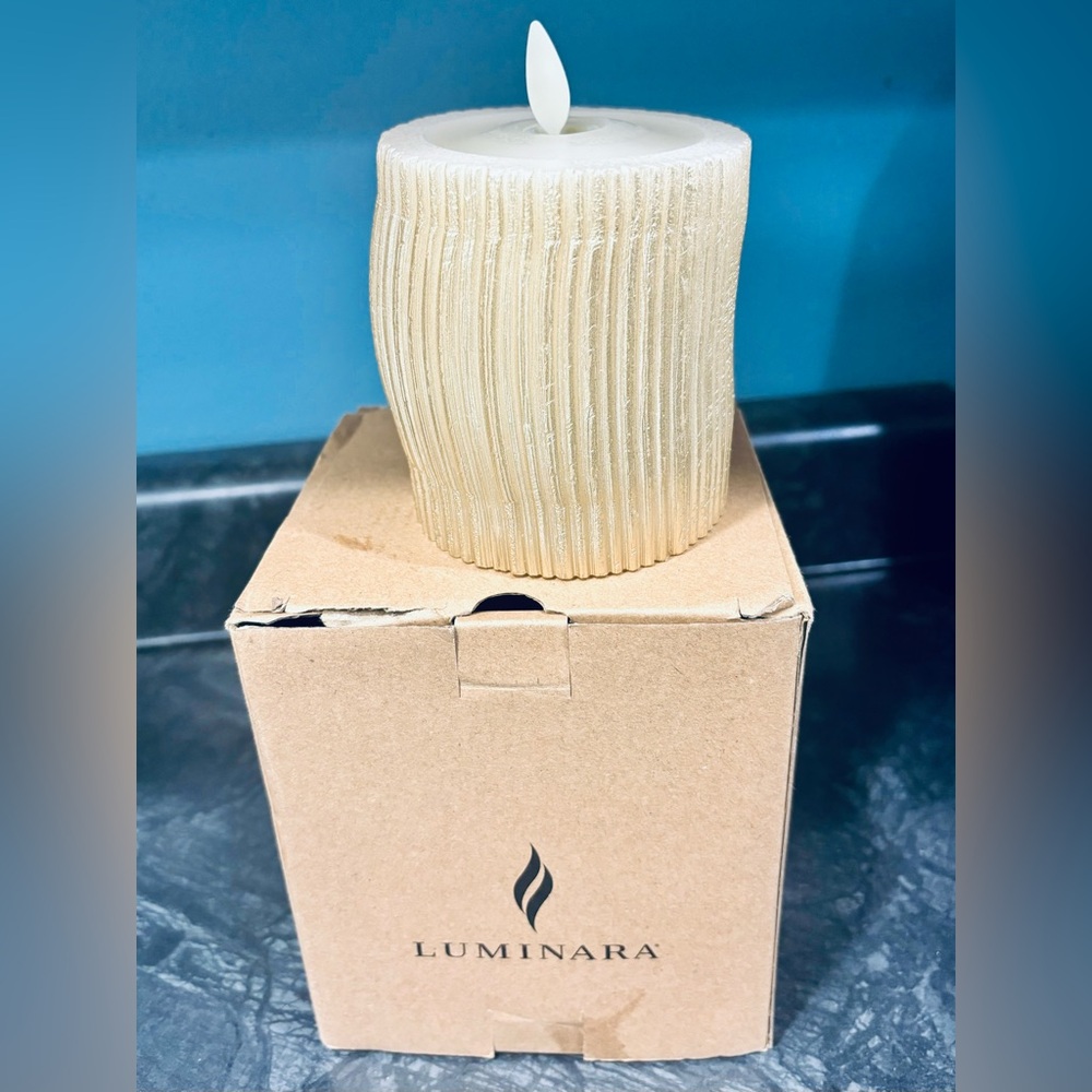 Luminara Flameless champagne Candle Moving Luminara New in Box 3.75”x5”